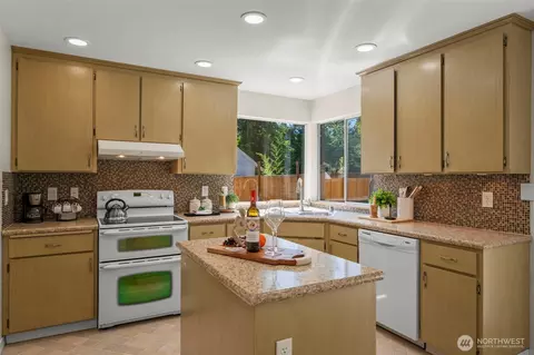 Kitchen - 13618 55th Dr SE, Everett, WA 98208 photo 1 of 5