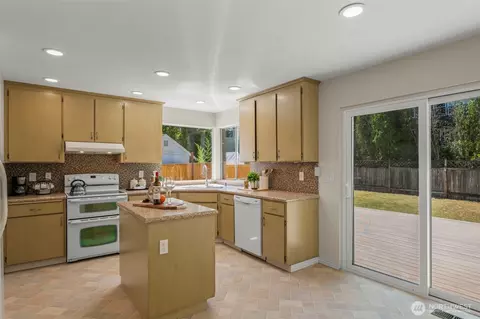 Kitchen - 13618 55th Dr SE, Everett, WA 98208 photo 2 of 5