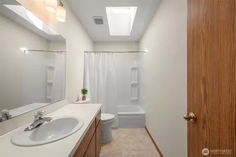 Bath - 13618 55th Dr SE, Everett, WA 98208 photo 6 of 6
