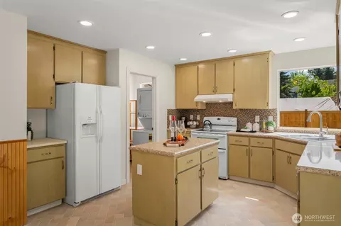 Kitchen - 13618 55th Dr SE, Everett, WA 98208 photo 3 of 5