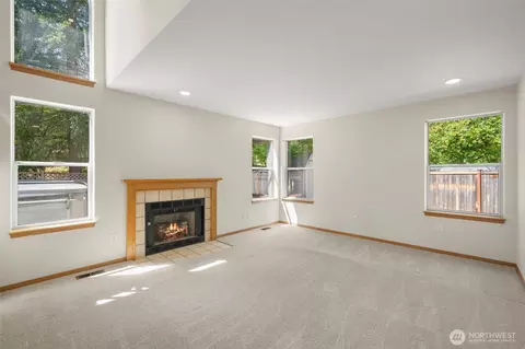 Living - 13618 55th Dr SE, Everett, WA 98208 photo 3 of 4