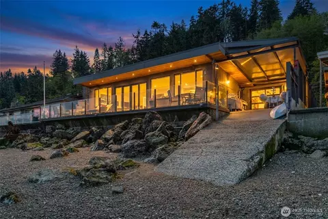 2963 Tillicum Beach Dr, Camano Island, WA 98282