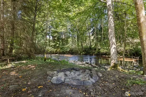 693 S Alder Ln, Port Angeles, WA 98362