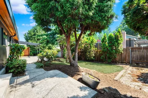 Exterior - 5231 S Othello St, Seattle, WA 98118 photo 5 of 11
