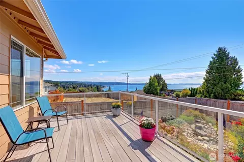 510 Sunnycrest Ln, Camano Island, WA 98282