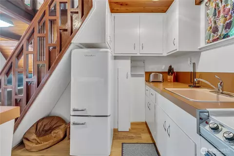 Kitchen - 640 E Rauschert Rd, Grapeview, WA 98546 photo 4 of 4