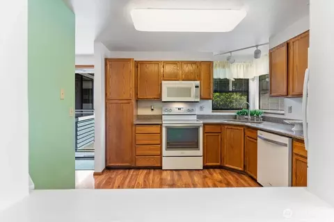 Kitchen - 1800 Mill Creek Rd SE #12A, Mill Creek, WA 98012 photo 1 of 2