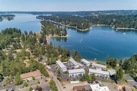 924 Shorewood Dr #C28, Bremerton, WA 98312