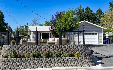 2207 Grant Rd, East Wenatchee, WA 98802