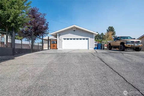 2207 Grant Rd, East Wenatchee, WA 98802