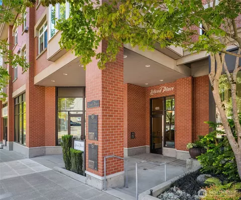 631 Market St W #202, Kirkland, WA 98033