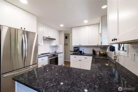 Kitchen - 237 Frogner Rd, Chehalis, WA 98532 photo 5 of 5