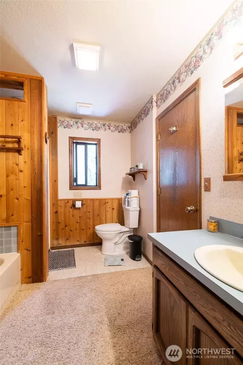 Bath - 237 Frogner Rd, Chehalis, WA 98532 photo 1 of 4