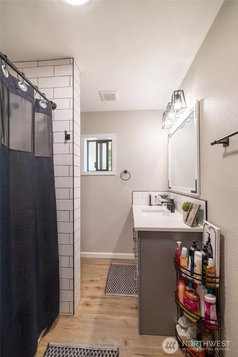 Bath - 237 Frogner Rd, Chehalis, WA 98532 photo 3 of 4