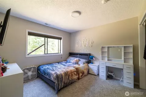Bedroom - 237 Frogner Rd, Chehalis, WA 98532 photo 3 of 4