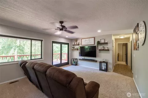 Living - 237 Frogner Rd, Chehalis, WA 98532 photo 1 of 3