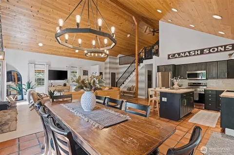 Dining - 160 Devereese Rd, Chehalis, WA 98532 photo 2 of 3