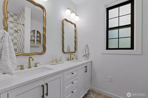 Bath - 160 Devereese Rd, Chehalis, WA 98532 photo 1 of 4