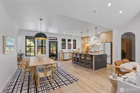 Dining - 160 Devereese Rd, Chehalis, WA 98532 photo 1 of 3