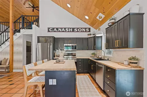 Kitchen - 160 Devereese Rd, Chehalis, WA 98532 photo 2 of 3