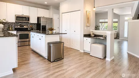 Kitchen - 3927 138th St SE, Mill Creek, WA 98012 photo 2 of 3