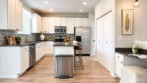 Kitchen - 3927 138th St SE, Mill Creek, WA 98012 photo 3 of 3