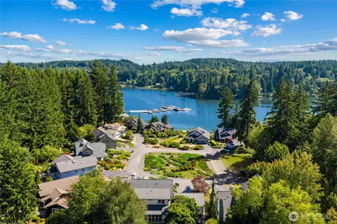 300 Bromley Pl NW, Bainbridge Island, WA 98110