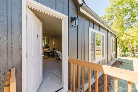 5212 5th St, Bremerton, WA 98312