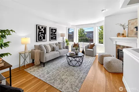 402 Aloha St, Seattle, WA 98109