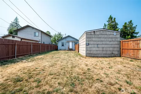 Exterior - 256 Beech St, Longview, WA 98632 photo 5 of 7