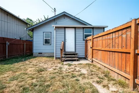Exterior - 256 Beech St, Longview, WA 98632 photo 6 of 7