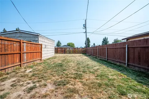 Exterior - 256 Beech St, Longview, WA 98632 photo 3 of 7