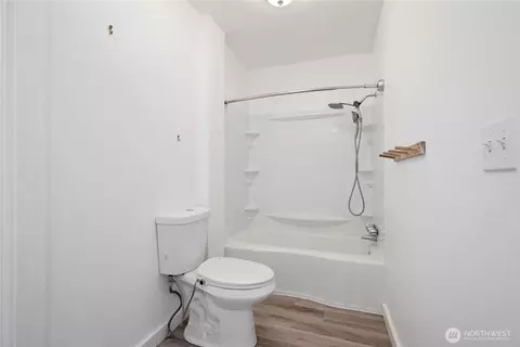 Bath - 256 Beech St, Longview, WA 98632 photo 1 of 2