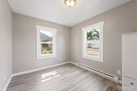 Bedroom - 256 Beech St, Longview, WA 98632 photo 3 of 3