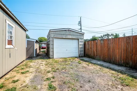 Exterior - 256 Beech St, Longview, WA 98632 photo 2 of 7