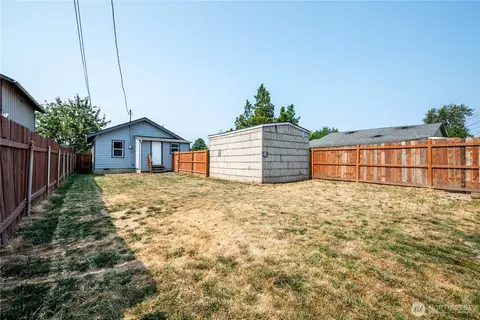 Exterior - 256 Beech St, Longview, WA 98632 photo 4 of 7