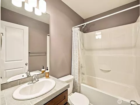 Bath - 3005 34th Pl, Everett, WA 98201 photo 3 of 3