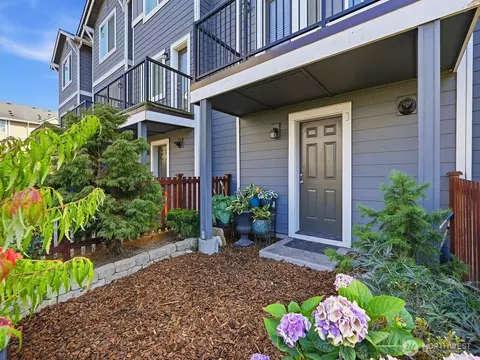 Exterior - 3005 34th Pl, Everett, WA 98201 photo 2 of 8