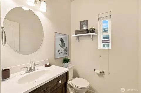 Bath - 3005 34th Pl, Everett, WA 98201 photo 1 of 3