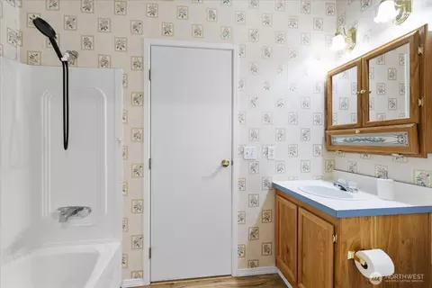 Bath - 11100 4th Ave W #4, Everett, WA 98204 photo 5 of 5