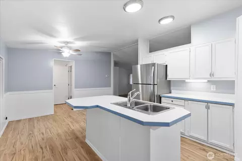 Kitchen - 11100 4th Ave W #4, Everett, WA 98204 photo 3 of 4