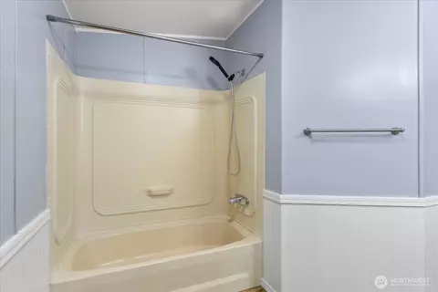 Bath - 11100 4th Ave W #4, Everett, WA 98204 photo 3 of 5