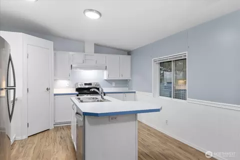 Kitchen - 11100 4th Ave W #4, Everett, WA 98204 photo 2 of 4