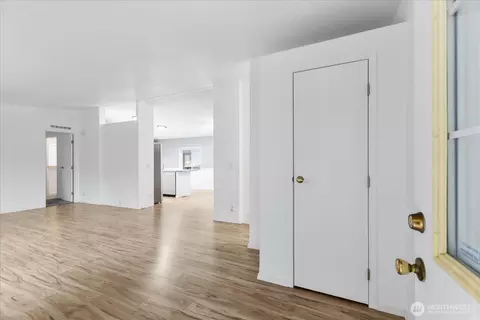 Entry Way - 11100 4th Ave W #4, Everett, WA 98204 photo 1 of 1