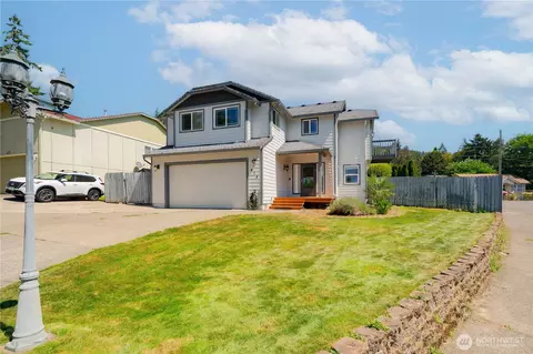414 N 3rd Pl, Kalama, WA 98625