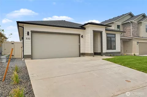 532 S Oasis Loop, East Wenatchee, WA 98802