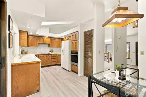 Kitchen - 10704 44th Ave SE, Everett, WA 98208 photo 1 of 3