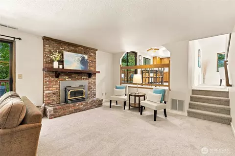 Living - 10704 44th Ave SE, Everett, WA 98208 photo 4 of 5