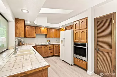 Kitchen - 10704 44th Ave SE, Everett, WA 98208 photo 3 of 3