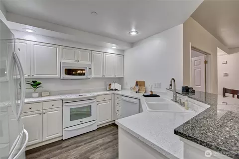 Kitchen - 714 228th St SW #O-101, Bothell, WA 98021 photo 2 of 4